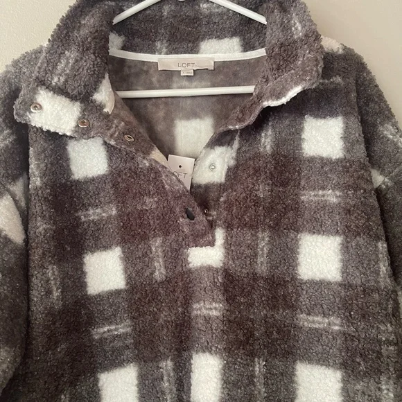 LOFT Gray and White Fleece Sherpa pullover Large NWT - Picture 9 of 9